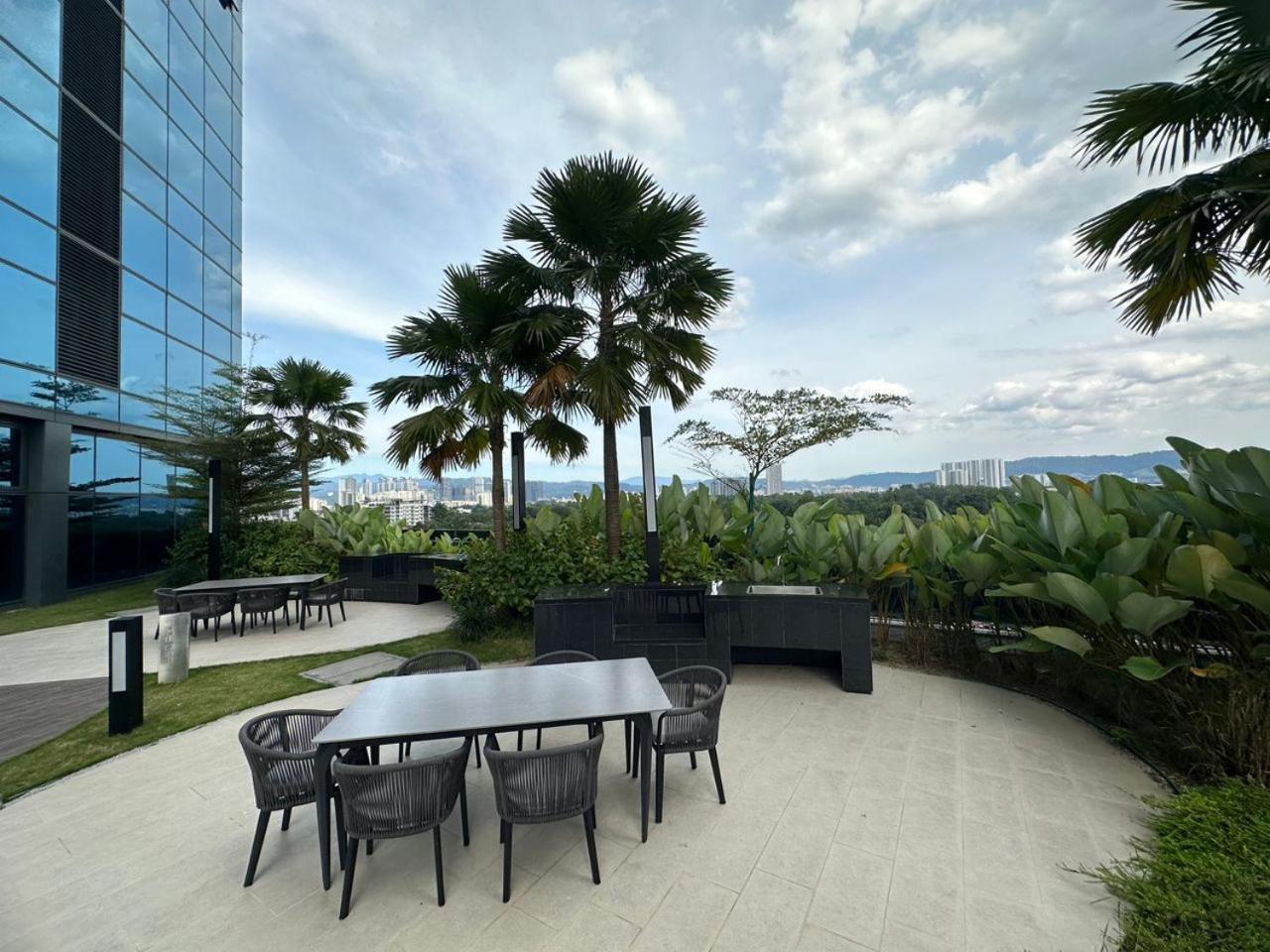 Eaton Residences Klcc By Perkasa Ikon Kuala Lumpur Exterior photo